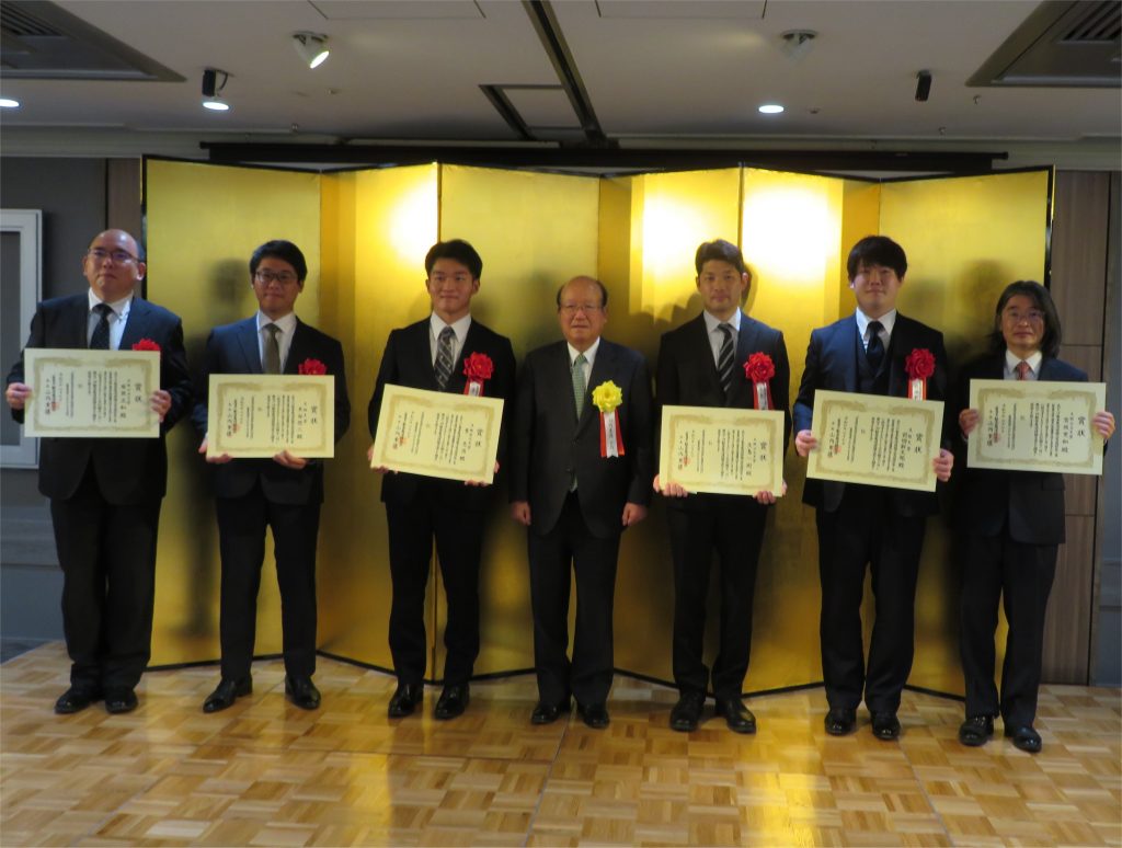 受賞：生島一樹先生、李志浩さん、木谷悠二さん、前田新太郎先生、柴原正和先生が軽金属溶接協会論文賞を受賞しました。